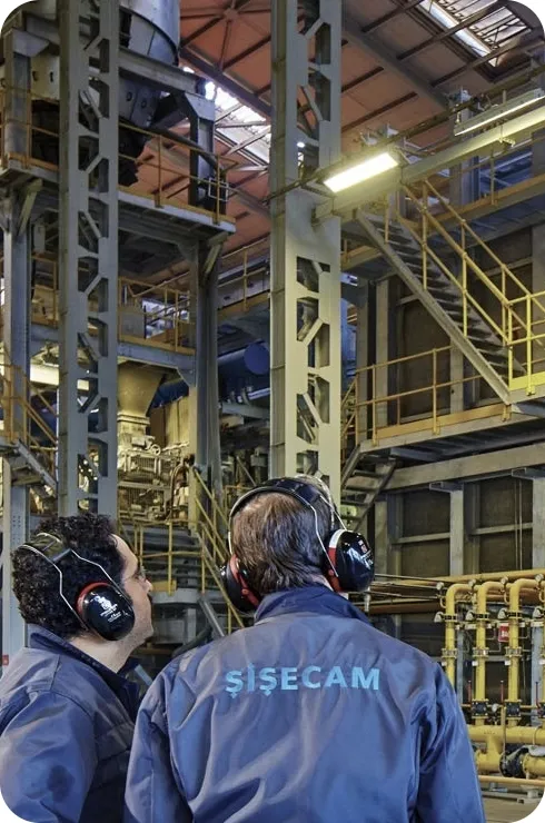 Şişecam workers inspect production line